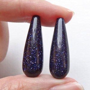 Pietra dorata blu semiforata a goccia liscia 7x22 mm Una coppia - Perfetta per orecchini F9730 E5728