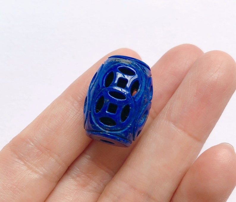 AAA Grade Bleu Lapis Lazuli Main Sculptée De style chinois Baril Perle 15x20 mm One Piece C8566 image 2