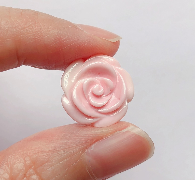 Queen Conch Hand Carved 15 mm Roses with Half drilled hole One PAIR C8334