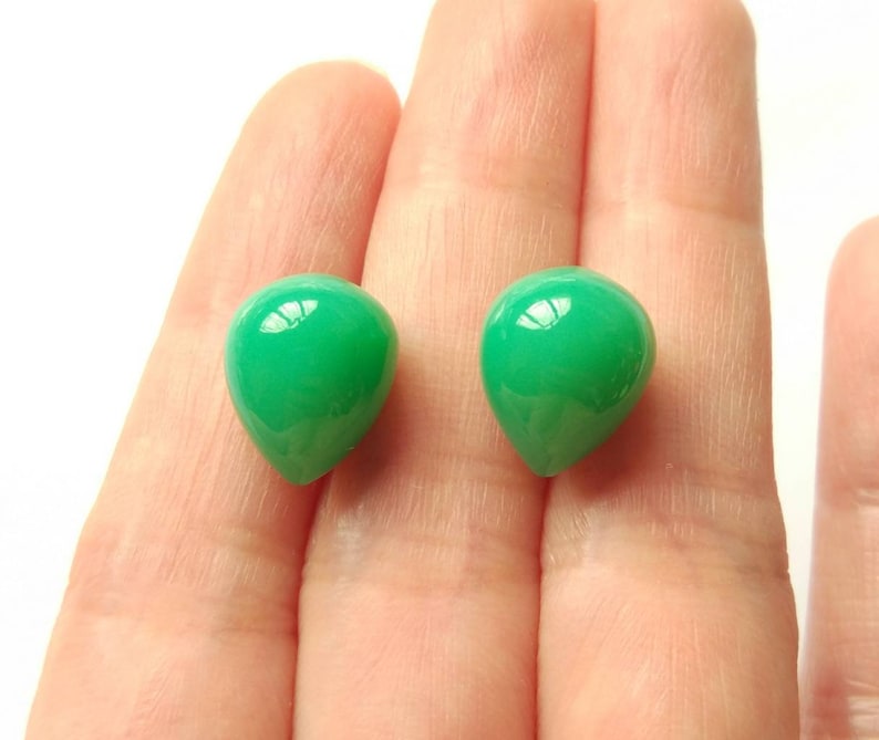 Jade Green Chalcedony Upside Down Half Drilled Acorn Inverted Drops 10x12 mm One Pair F7394