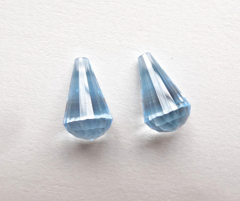 Gemmy Sky Blue Topaz Half Top Drilled Fancy Bell shaped Teardrops 9x15.6 mm Een paar K3850 afbeelding 1