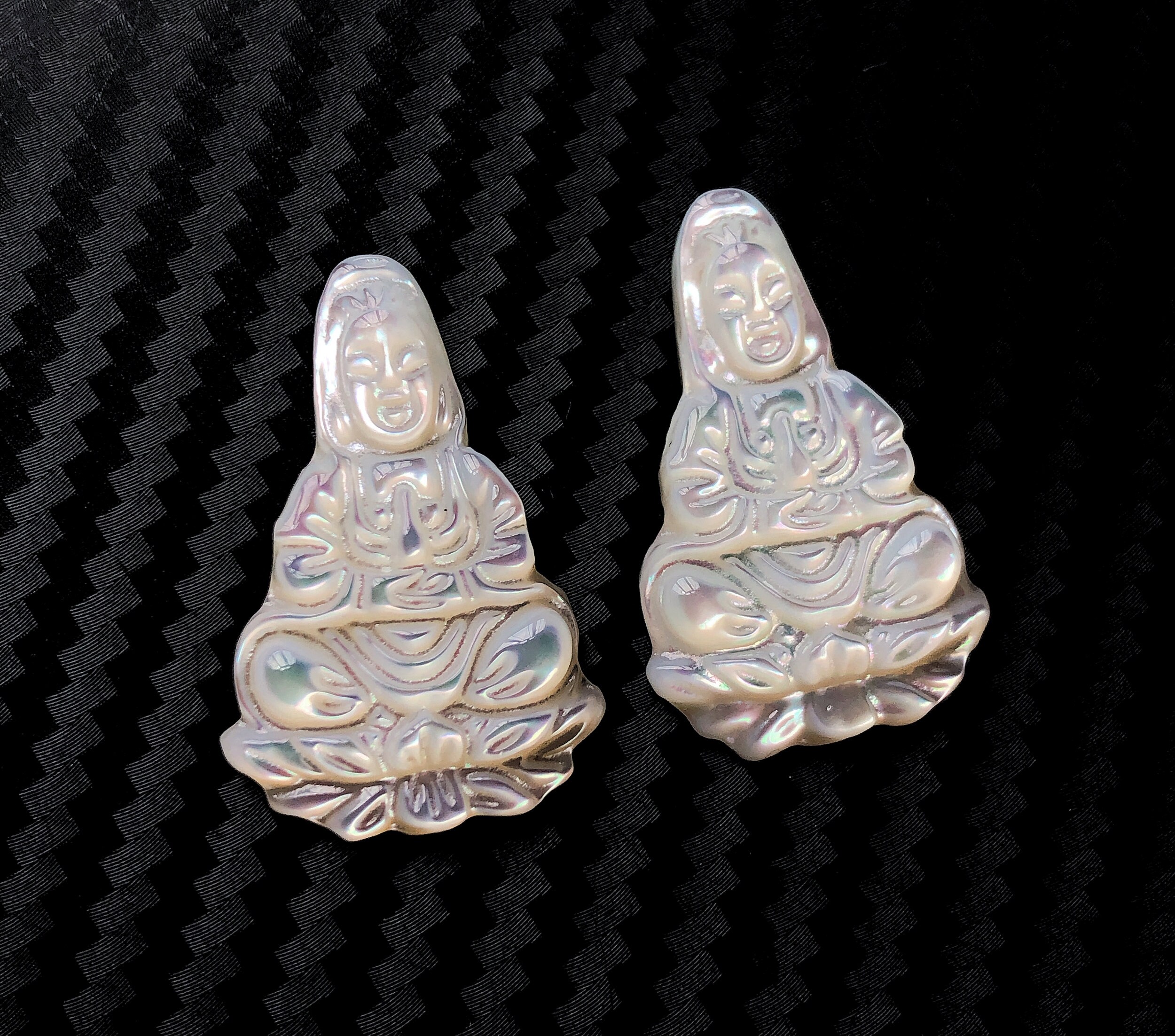 ハブ酒　オブジェ用 C81 White Mother of Pearl Hand Carved Guanyin 18x28 Mm One Piece