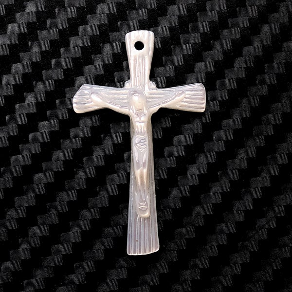 White Mother of Pearl MOP Shell 20x33 mm Carved Jesus on the Cross Pendant One Piece C8415