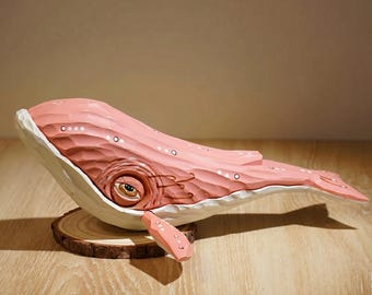 Escultura de baleia rosa dos sonhos em madeira, feita à mão em madeira de tília, decoração de prateleira com toque litorâneo e encantador.