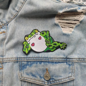 Freaky Frog // Cartoon Meme DIY Embroidered Iron Sew On Patch Love Hearts Frog Burlesque Applique Badge Craft Motif Funny Gift Funny Cute x