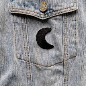 Mini Crescent // Moon DIY Embroidered Patch Iron Sew On Applique Badge Black Gothic Celestial Aesthetic Craft Motif Gift Idea For Jackets UK zdjęcie 2