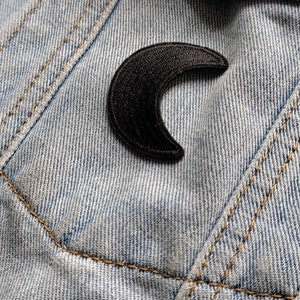 Mini Crescent // Moon DIY Embroidered Patch Iron Sew On Applique Badge Black Gothic Celestial Aesthetic Craft Motif Gift Idea For Jackets UK zdjęcie 3