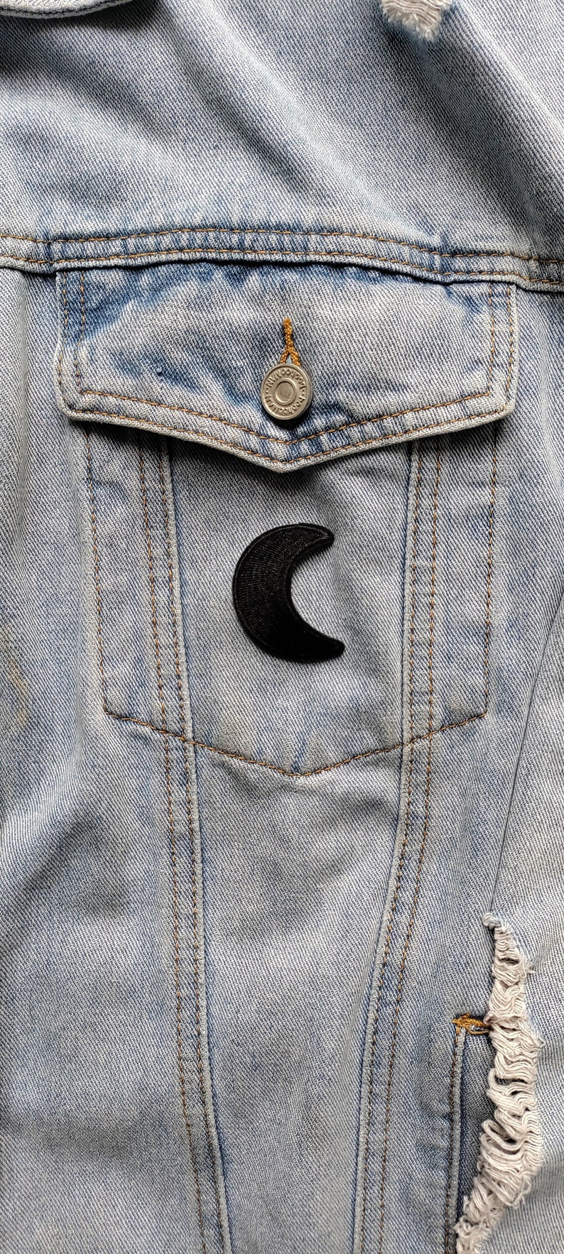 Mini Crescent // Moon DIY Embroidered Patch Iron Sew On Applique Badge Black Gothic Celestial Aesthetic Craft Motif Gift Idea For Jackets UK zdjęcie 1