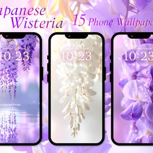 以下が含まれることがあります： 3つのスマートフォンが、日本の藤をテーマにした電話の壁紙を表示しています。画面には、紫と白の藤の花と時刻10:23が表示されています。「Japanese Wisteria 15 Phone Wallpapers」というテキストが上部にあります。
