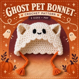 Puede incluir: Un gorro de ganchillo blanco para mascotas con forma de cara de fantasma, ojos negros, una pequeña sonrisa, dos orejas puntiagudas y dos lazos trenzados naranjas con borlas. El texto GHOST PET BONNET CROCHET PATTERN 3 SIZES PDF es visible arriba.