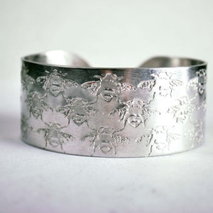 Bumble Bee design embossed cuff silver aluminium medium, bees bracelet image 2