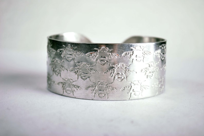 Bumble Bee design embossed cuff silver aluminium medium, bees bracelet image 2