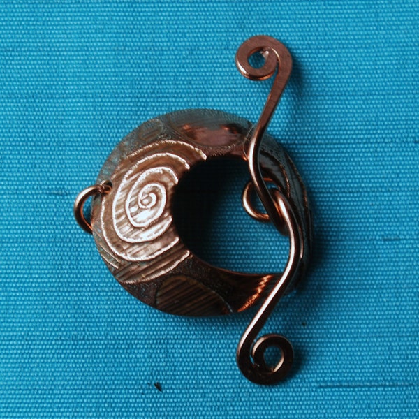 Round copper toggle clasp - spiral pattern - handmade