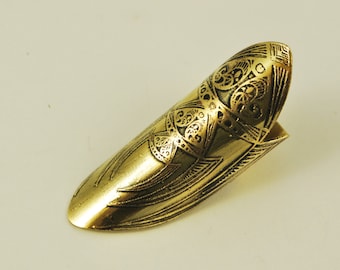 medieval etched shield ring - brass ring - armour ring - single prong