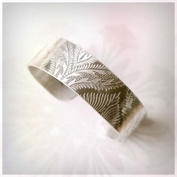 peacock feather cuff, silver bangle, Aluminium cuff, Silver tone bracelet, Embossed Bangle, metal wrist cuff, flock design, gifts for her