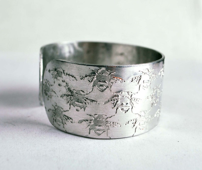 Bumble Bee design embossed cuff silver aluminium medium, bees bracelet image 1