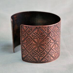 Celtic knotwork pattern cuff, copper Celtic cuff, Norse Scandinavian influence, etched copper cuff image 3