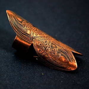 Medieval etched shield ring - copper ring - armour ring - futuristic
