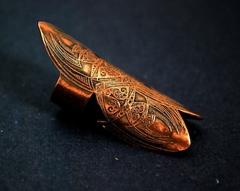 Medieval etched shield ring - copper ring - armour ring - futuristic