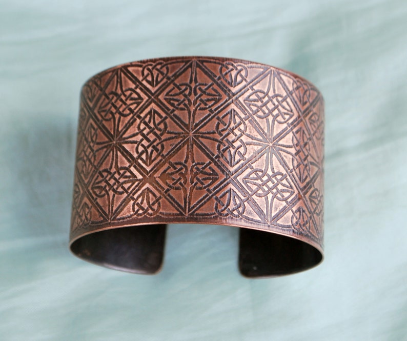 Celtic knotwork pattern cuff, copper Celtic cuff, Norse Scandinavian influence, etched copper cuff image 2