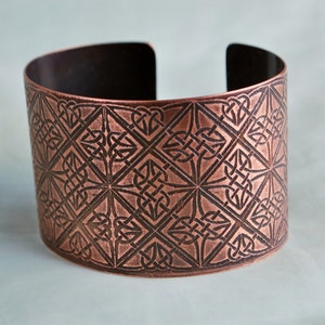 Celtic knotwork pattern cuff, copper Celtic cuff, Norse Scandinavian influence, etched copper cuff image 4