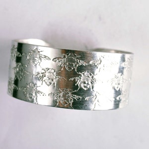 Bumble Bee design embossed cuff silver aluminium medium, bees bracelet image 4