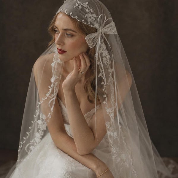 Juliet Cap Wedding Veil, Vintage Lace Bridal Veil, Floral Lace Wedding Veil, Ivory Bridal Headpiece, Boho and Church Wedding Veil
