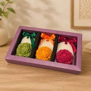 Handgjorda doftande vaxpåsar i presentförpackning • Blommig garderobsfräschare • Aromtabletter med sojavax för garderober och lådor • Lyxig inflyttningspresent