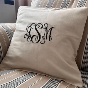 Capa de almofada de linho com monograma personalizado, almofada bordada personalizada, decoração estilo casa de campo