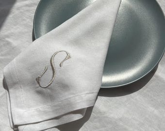 Servilleta de lino bordada con monograma, servilleta de cena con inicial personalizada, decoración de mesa de boda personalizada.