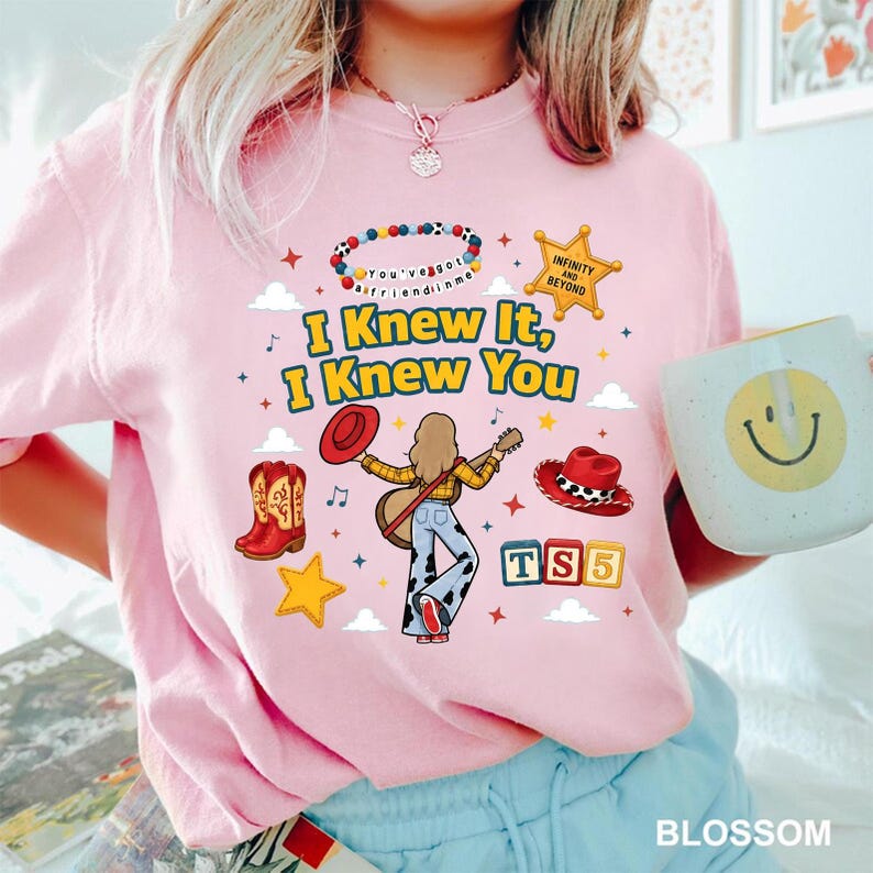 Chemise confortable Toy Story 5 couleurs, Je te savais, je te connaissais, film Toy Story 5 2026, Buzz l'Éclair Woody Toy Story Land Vous avez un ami en moi image 1