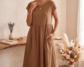 Damklänning med lös passform, elegant sommarklänning med midi-krage, avslappnad vintageklänning med rund hals och kort ärm