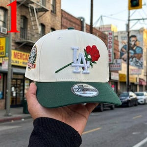 Czapka LA Dodgers New Era 9FORTY w kolorze czarnym z różowym spodem daszka, czapka baseballowa Los Angeles Dodgers z różowym logo, zakrzywiony daszek, odzież uliczna, prezent dla mężczyzn i kobiet