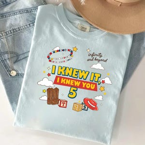 Couleurs confortables T-shirt Je le savais, Je vous connaissais, T-shirt Vous avez un ami en moi Toy Story 5, Disneyland Pixar Toy Story 5, T-shirt musique image 4