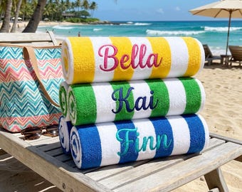 Toalla de playa personalizada con rayas de cabaña bordadas, toalla de piscina con nombre personalizado, regalo de vacaciones de verano con monograma, toalla de club de playa de resort.