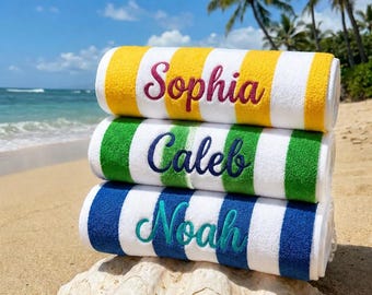 名入れビーチタオル、カスタムネーム入りカバナストライプタオル、子供用＆大人用刺繍入りプールタオル、家族旅行用ビーチグッズ 夏 2026