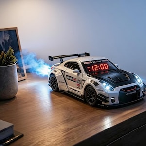 エンジン音とミストスプレー付きスポーツカー目覚まし時計、LEDナイトライト、リモコン付き、デスクトップカーデコレーション、男性へのギフト