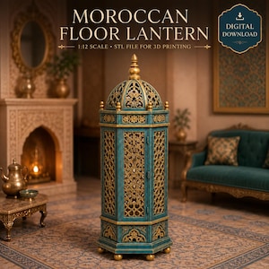 Può includere: Una lanterna da terra marocchina color ottanio e oro con intricati ritagli a traliccio e una cupola. Il testo recita: MOROCCAN FLOOR LANTERN, 1:12 SCALE, STL FILE FOR 3D PRINTING, DIGITAL DOWNLOAD. Si tratta di un file per la stampa 3D.