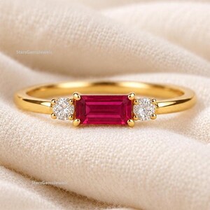 繊細なルビーバゲットリング、7月の誕生石、14Kゴールドの結婚指輪、ミニマルな赤い宝石のリング