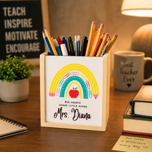 Porta-lápis e canetas personalizado para professores | Grandes corações moldam pequenas mentes | Organizador de mesa personalizado com nome | Presente de fim de ano | Presente de agradecimento (Reino Unido)