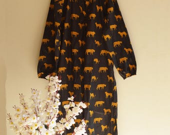 V-Ausschnitt Leichtes Animal Print Baumwollkleid für Resort Wear Kleid