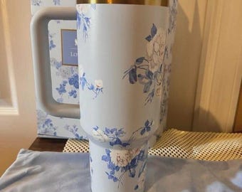 Stanley x Love shack Fancy 40 oz Everblooming Rosettes Quencher Blue