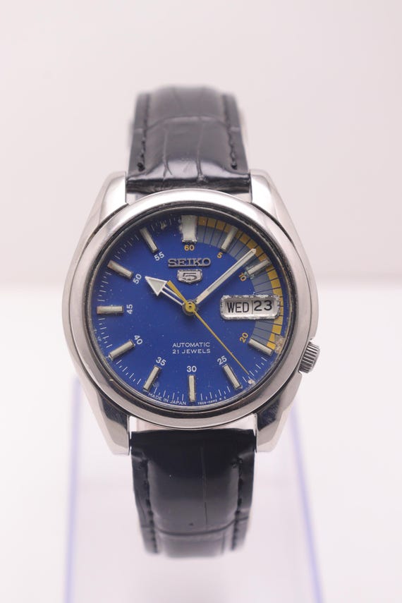 Vintage Seiko 5 Automatic Movement No 7S26-0480 Japan Made Day Date Men's Wristwatch.