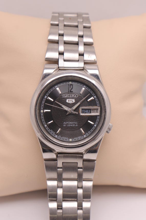 Vintage Seiko 5 Automatic Movement No 4227-00C0 Japan Made Day Date Women's Wristwatch.