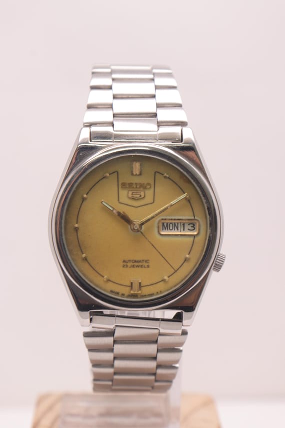 Vintage Seiko 5 Automatic Movement No 7S36-8180 Japan Made Day Date Men's Wristwatch.