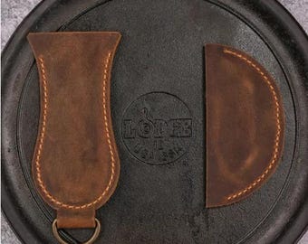 Conjunto de capas de couro artesanais para cabos de frigideiras de ferro fundido, estilo rústico vintage.