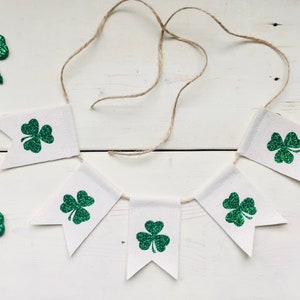 Mini Fabric Banner for Tiered Tray, St Patrick’s Day Mini Banner, St Patrick’s Day Tray Decor, Glitter Shamrock, Shamrock Decor, Irish Decor