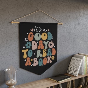 Retro Classroom Pennant: It's A Good Day To Read