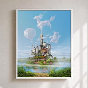 Op de afbeelding: Een ingelijste kunstdruk met een klein eiland in een meer met een cluster industriële gebouwen en schoorstenen. Boven de bouwwerken vormen witte wolken de gedaantes van een paard, een teddybeer en een bol tegen een helderblauwe lucht.