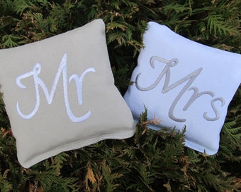 Wedding Mr and Mrs Cornhole Game Bags - Mr & Mrs - Set of 8 Shown in Light Grey and White